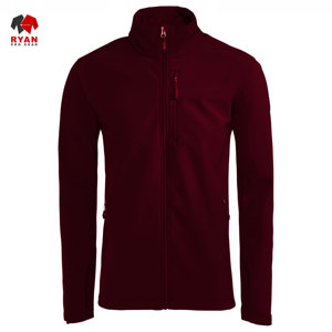 แจ็คเก็ตซอฟต์เชลล์ดีไซน์พิเศษสำหรับผู้ชายจาก Ryan Pro Gear เนื้อผ้านุ่มสบาย ปิดด้วยซิป พร้อมโลโก้แบบกำหนดเอง ลายเรียบ - Product Image 1