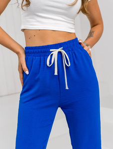 Pantalon de survêtement pour femme en coton premium, conçu avec un tissu doux, coupe confortable et construction durable. - Product Image 6