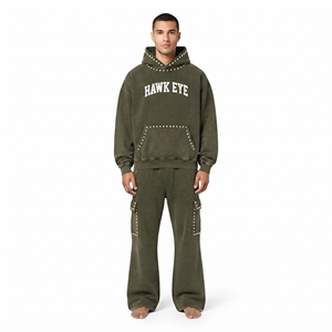 Conjunto Deportivo para Hombre en Verde Oliva con Lavado Ácido, Sudadera con Capucha de Algodón Grueso y Pantalones Jogger de Pierna Ancha - Product Image 1