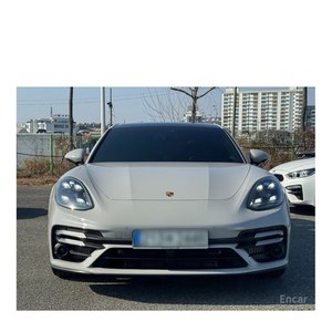 Porsche Panamera 4.0 GTS 2023 con Volante a la Izquierda, Asientos de Cuero, Cámara Trasera, 34,412 km - Product Image 3