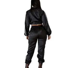 Conjunto Deportivo Personalizado para Mujer, Chaqueta Holgada con Cremallera y Capucha, Pantalones Deportivos, Cortavientos con Logotipo Reflectante, Venta al Por Mayor 2026 - Product Image 3