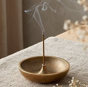 Porte-encens floral en métal, support décoratif pour bâtonnets d'encens, cendrier, brûleur d'encens floral, support de table en laiton doré et noir - Product Image 3