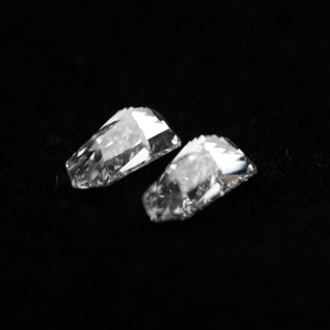 Paire de diamants de laboratoire 1 carat taille bouclier, pureté VS, couleur E, coupe antique excellente, diamants bruts pour la fabrication de boucles d'oreilles - Product Image 4