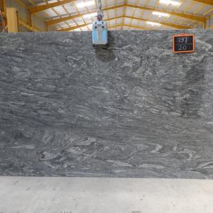 Plan de travail en granit naturel 100% poli, design moderne vert Silo Kuppam, grande surface pour appartement - Product Image 1