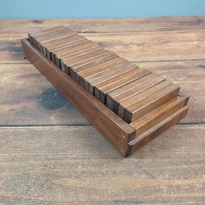 Juego de Dominó Doble Seis de Madera de Colores ILAHI, 28 Piezas, Ecológico, Tallado y Grabado, Diseño Antiguo, Caja Rectangular Alta de Madera - Product Image 5