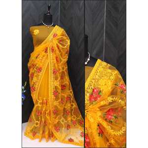 Sari de mariage de créateur avec broderie au fil et au zari - Product Image 1