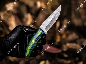 มีดล่าสัตว์และตั้งแคมป์ใบมีดเหล็กดามัสกัสคุณภาพสูง ขนาด 8 นิ้ว ด้ามจับไม้ปักก้าสีเขียวน้ำเงิน ออกแบบตามหลักสรีรศาสตร์ คมกริบ พร้อมซองหนัง รับผลิตแบบ OEM - Product Image 2