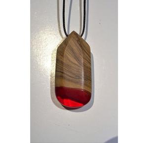 Articles très vendus Collier avec pendentif en résine et bois à la mode Personnalisation du logo et de la conception de la personnalisation disponibles - Product Image 1