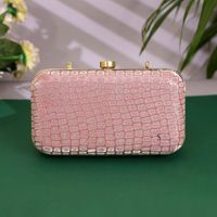 Pochette de mariée élégante rose texturée effet croco, pochette rigide texturée pour fêtes et mariages, sac à main pour femme avec fermoir en cristal