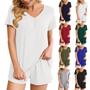 Ensemble pyjama de haute qualité personnalisé pour femmes en satin tricoté en coton à col rond à manches courtes avec impression de lettres sur le devant respirant - Product Image 2