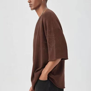 Camiseta de Manga Corta de Punto Extra Grande para Hombre con Logotipo Bordado en la Parte Delantera, Cuello Redondo, Informal, Color Marrón Sólido - Product Image 5