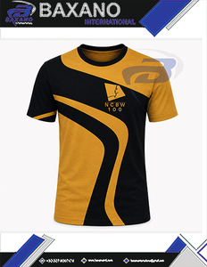 Camiseta NCBW Sorority para Hombre, Negra y Dorada con Estampado Geométrico y Letras Griegas, Manga Corta, Corte Regular, 100% Algodón Transpirable - Product Image 4