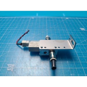 Válvula Compacta de Accionamiento Neumático CKD 3QRA110-C3H-FL614976, Usada como Pieza de Repuesto para Equipos Legacy Semiconductor - Product Image 1