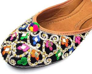 Zapatos Khussa de Boda para Mujer, Khussa Bordados a Mano, Planos para Interiores, Ligeros, de Colores Mixtos, Diseños Personalizados - Product Image 3