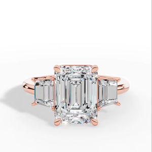 Anillo de Diamantes Cultivados en Laboratorio con Corte Esmeralda y Baguette de Primera Calidad, Oro de 14K, Proveedor de Joyería Fina al por Mayor OEM - Product Image 1