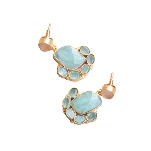 ต่างหูทองเหลืองแท้ ดีไซน์ดอกไม้ พรีเมียม คริสตัลอะเมโซไนต์แท้ บำบัดรักษา ผิวทองเหลืองด้าน ดีไซน์เฉพาะตัว สำหรับทุกเพศ - Product Image 4