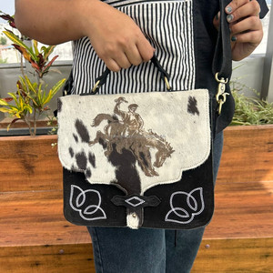 Vente en gros 2024 gravés au laser Buckin Horses en cuir suédé sacs à main au point de bottes pour femmes Western Hair On Cowhide Designer Purses - Product Image 2
