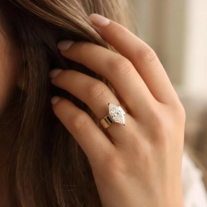 Anillo Solitario de Oro Sólido de 10K, 14K, 18K con Diamante Cultivado en Laboratorio con Corte Marquise, Certificado IGI, Diseño Holandés Antiguo, Claridad DEF Color VS VVS - Product Image 4