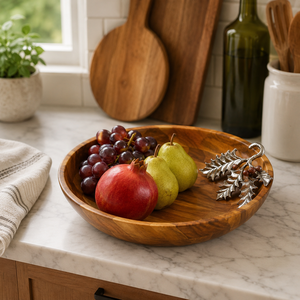 Bol à salade artisanal en bois d'acacia avec accent festif en argent et baies de houx, bol de service décoratif écologique de qualité supérieure pour la maison - Product Image 5