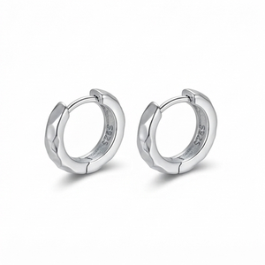PENDIENTES DE PLATA MINIMALISTAS CON CORTES FACETADOS DIVYORO - Product Image 1