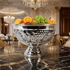 Frutero Decorativo Plateado con Pedestal, Diseño Floral en Relieve, Tazón para Servir Frutas, Frutos Secos, Bocadillos y Postres - Product Image 6