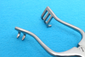 Instruments Bone Bridge BBI-1871 – Rétracteur manuel Weitlaner en acier inoxydable de haute qualité, 2x3, à pointes semi-affûtées, instrument chirurgical - Product Image 3