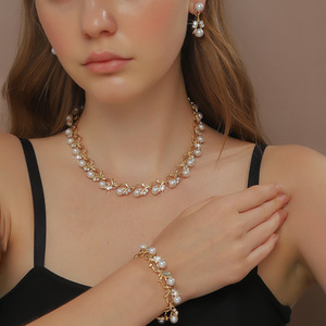 Magnifique Ensemble de Mariée Perles et Diamants Style Euro-Américain – Collier et Boucles d'Oreilles Éclatants pour Occasions Spéciales - Product Image 4