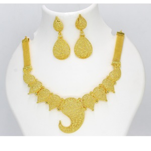 Parure de bijoux collier avec boucles d'oreilles en laiton plaqué or pur parure de bijoux collier design haute qualité Émirats arabes unis Dubaï - Product Image 4
