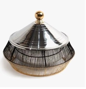 Cacerola con base de diseño metálico y revestimiento de esmalte, ideal para cocinas domésticas y entornos comerciales, muy vendida. - Product Image 1