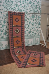 Tapis de couloir géométrique Kilim fait main en laine et acrylique, à poils moyens, avec envers en latex, rectangulaire, écologique, tufté à la main, pour usage domestique - Product Image 4
