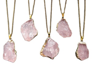 Collier en quartz Rose brut, pendentif en quartz Rose brut, grand collier en pierre naturelle - Product Image 1