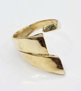 แหวนโลหะทองเหลืองแฟชั่น GC-RG-318 สำหรับเป็นของขวัญวันวาเลนไทน์สำหรับสาวๆ ส่งออกจากอินเดียไปทั่วโลก - Product Image 1