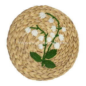 Napperon à fleurs brodées de jacinthe d'eau écologique à la mode Plats tissés à la main Assiettes Napperons en osier Assiette à vaisselle - Product Image 1