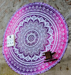 ผ้าขนหนูชายหาดทรงกลมทำจากผ้าฝ้าย100% ลายแมนดาลาไล่เฉดสีผ้าเช็ดตัวชายหาด