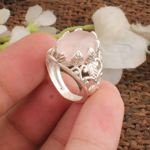 แหวนเงินแท้ประดับโรสควอตซ์ธรรมชาติทรงเบเซลสำหรับผู้หญิง เหมาะสำหรับงานปาร์ตี้และเป็นของขวัญสุดโรแมนติก ขายส่งเครื่องประดับแท้ - Product Image 5