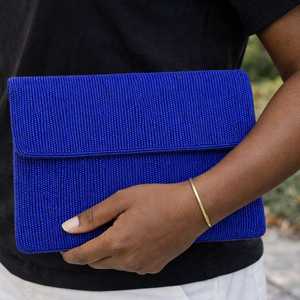 กระเป๋าคลัทช์ประดับลูกปัดสีน้ำเงินรอยัล ปี 1938 ทำมือ กระเป๋าถือสำหรับงานกลางคืน ประดับลูกปัดเม็ดเล็ก  กระเป๋าคลัทช์ตัวอักษรกรีกแบบสั่งทำ  รับผลิตตามแบบ (OEM) ขายส่ง - Product Image 3