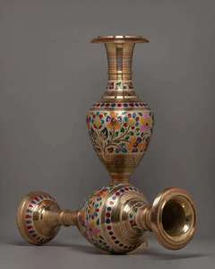 Vase décoratif en laiton Art Déco de haute qualité avec motif floral en acrylique - Cadeau idéal ou décoration d'intérieur à prix raisonnable - Product Image 3