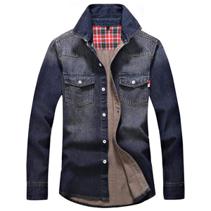 Camisa de mezclilla para hombre, manga larga, color liso, cuello vuelto, ajuste casual regular, algodón lavado a la piedra, bolsillos con pespuntes. - Product Image 2