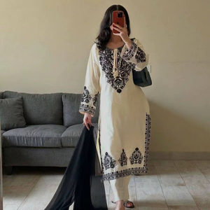 Traje de seda romana bordado de diseñador con pantalón y dupatta – Colección de ropa festiva - Product Image 1