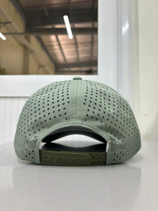 Gorra de Béisbol Transpirable con Perforaciones Láser y Diseño Personalizado, 5 Paneles, Perfil Medio con Cuerda, Fabricada en Vietnam - Product Image 3