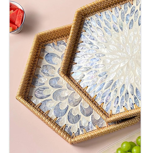 Plateau de service alimentaire en nacre et rotin de qualité supérieure, idéal pour les pâtes, les collations et les desserts - Product Image 1