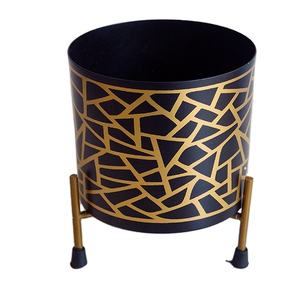 Juego de macetas y soporte de tres soportes dorados para decoración interior, macetas elegantes y superiores, color dorado - Product Image 1