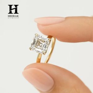 Bague de fiançailles de luxe en or jaune 18 carats avec diamant taille Asscher et diamant solitaire taille émeraude carrée cultivé en laboratoire pour femme - Product Image 1