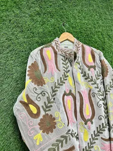 Veste Bohème Suzani en Velours Tissé, Broderie Florale Faite Main, Écologique, Artisanale, Tendance - Product Image 4