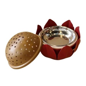 Encensoir Métallique de Bien-être, Brûleur d'Encens Bakhoor en Métal avec Dôme Perforé Doré et Base en Pétales Crème, Support d'Aromathérapie - Product Image 2