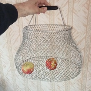 Metal Wire Fruit <b>Basket</b> With Handle Simple Storage <b>Basket</b> For Food Display And <b>Gift</b> Hamper Arrangement <b>Basket</b> From India - Product Image 1