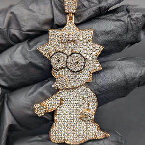 Colgante de Lisa Simpson de Dibujos Animados, Chapado en Oro de 18K, con Microincrustaciones de Cristal, Amuleto Hiphop, Regalo Unisex - Product Image 1
