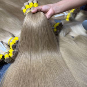 Article Populaire : Extensions de Cheveux Humains Vietnamiens 100g Couleur Claire 60cm Longueur Super Double Drawn Lots en Gros Raides Naturels - Product Image 1