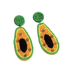 Pendientes de botón clásicos unisex personalizados con cuentas de vidrio hechas a mano, de color amarillo verde Mago, de nueva colección, a la moda, con cuentas de semillas, para profesores - Product Image 3