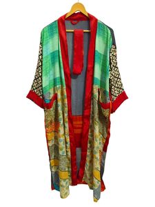 Kimono de Seda India con Parches de Sari, Túnica Larga para Usar sobre el Bikini o como Ropa de Dormir, Kimono de Seda Reciclada Vintage Hecho a Mano en India - Product Image 5